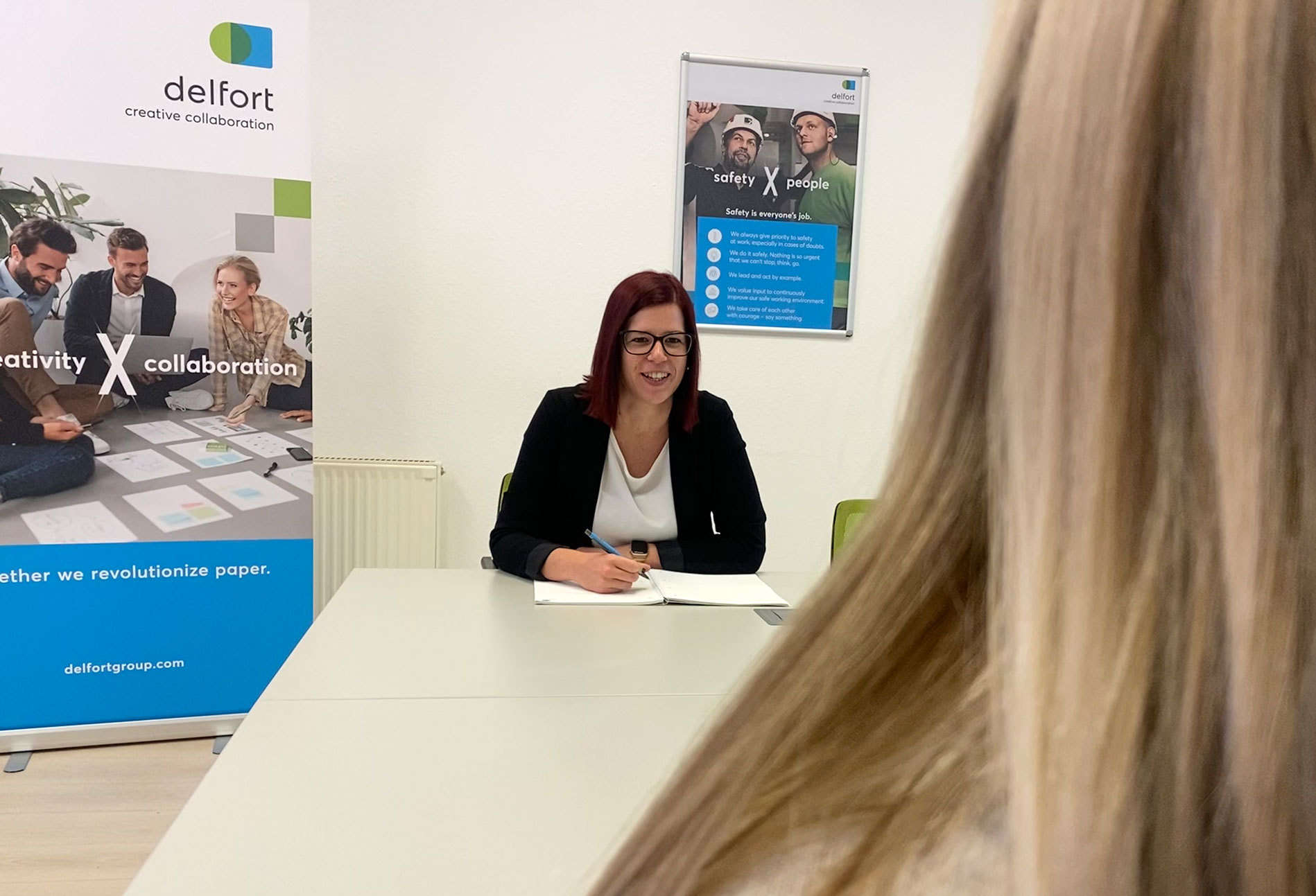 HR assistent in a meeting situation